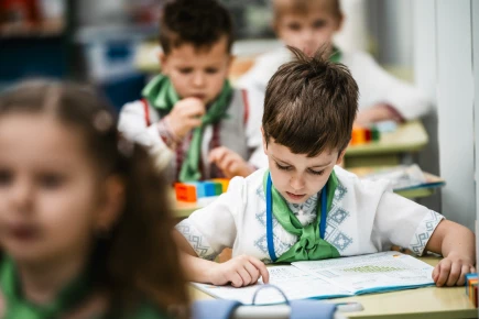 Přes 120 000 podpořených: Konsorcium Safe Return to Learning dosáhlo klíčových milníků v ukrajinském vzdělávacím sektoru 